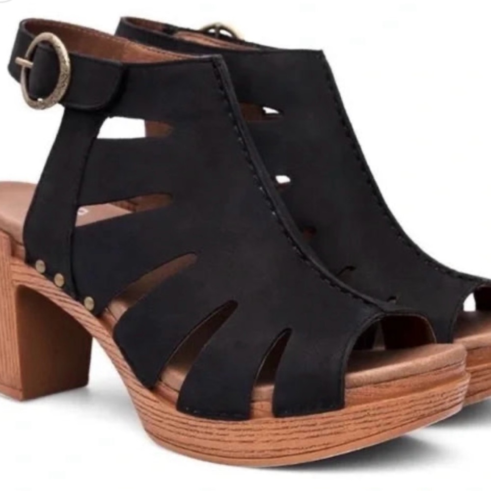 Dansko Demetra Peep Toe Sandal. Black. Size 39.